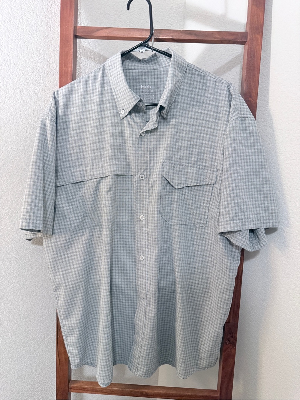 Huk Men's Short-Sleeve Button-Down Shirt — Light Gray Gingham